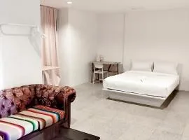 X Mitr INN Sukhumvit 2 BTS Nana มิตร อินน์ สุขุมวิท 2 บีทีเอสนานา