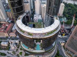 Skyline Poetry - Premium Stay on the Star BNE, hotel in Brisbane