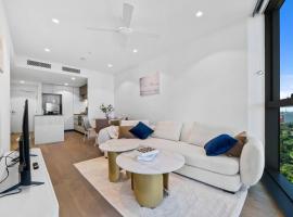 Queen's Residence - Brand New Apt on the Star BNE, hotel s vířivkou v destinaci Brisbane