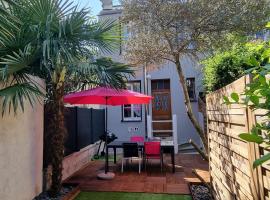 Maison charmante, ann&eacute;es 30 avec ext&eacute;rieur &agrave; l'Ile Verte, &beta;ί&lambda;&alpha; &sigma;&tau;&eta; &Gamma;&kappa;&rho;&epsilon;&nu;ό&mu;&pi;&lambda;