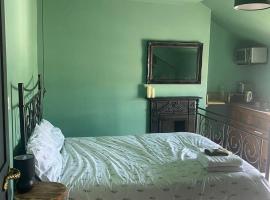 Explorer Room Ensuite Mountain View 3rd floor، بيت ضيافة في ولهلي