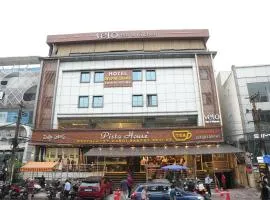 Hotel Delphi Grand Hyderabad - Hi-Tech City, Perfect for Business & Comfort