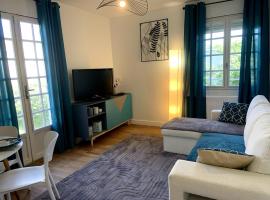 Petite maison de ville rénovée, hotel v destinaci Talant