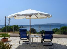 Lilian Home Just Steps from the Beach، فندق في Minia