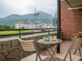 NIapartments Coastal retreat with Mountain views