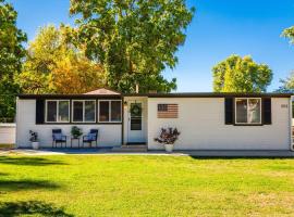 A Hidden Gem in Downtown Eagle, βίλα σε Eagle