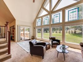 Hot Tub, Deck + Game Room: Port Angeles Home, hotel in Port Angeles