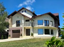 Brit House Pitesti