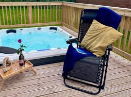 Hot Tub Lodge 5 Star Country Park, hotel v destinaci Amotherby