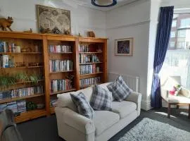 Two Bedroom Apartment in Central Llandudno Sleeps 4