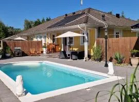Strandnära Pool villa