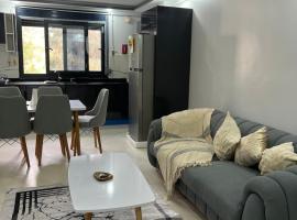 Tigzirth appartement moderne proche de la plage: Matriouene şehrinde bir otel