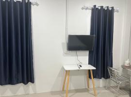 Saint Jira Hotel, hotel in Chum Phae