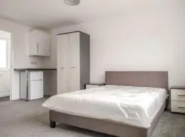 City breaks Corby Double ensuites with tv