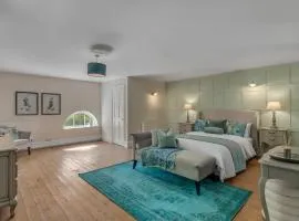 Stylish 2-Bed Apartment in Suffolk l Near Town