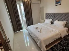 Luxury 1BHK Serviced Apartment nearby Rapid Metro