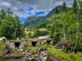 Haukedalen mountain panorama river view, hytte i Holsen