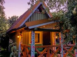 Happy Hippy Cabin for 4 persons, hotel de playa en Gataučiai