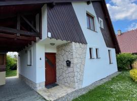 Chata pri jazere, hotel na praia em Liptovsk&yacute; Mikul&aacute;&scaron;