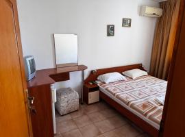 Benadi Guest House, hotel in Burgas City