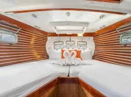 Only you onboard - Walk to beach & downtown