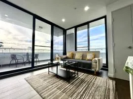 Sun-filled Apt w Stunning Open Views of Park&City
