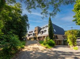 Hôtel La Cachette de Nina- Madame rêve - Saint-Girons، فندق في سانت-غيرونز