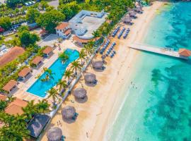 Chic 2BDR Oceanview Escape, Pool & Beach Access, hotel pro pobyt s domácími mazlíčky v destinaci Discovery Bay