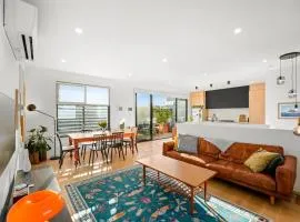 Up and Down Simple Comfort at Thornbury Townhouse
