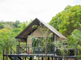 The Playground, Hotel in Baras