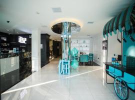 Xana Hotelle Tangshan North Railway Station, hotel v destinaci Fengrun