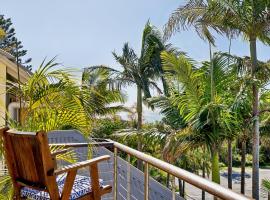 Villa Kalinya! Beachside Treehouse Oasis、ヤンバのホテル