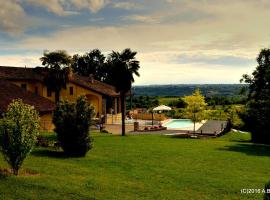 Rosso Di Sera, golfhotel i Novello