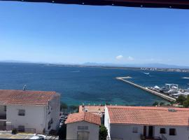 Appartement Roses 5 couchages, balcon avec vue panoramique, parking, ξενοδοχείο σε Roses