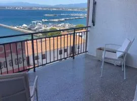 Appartement Roses 5 couchages, balcon avec vue panoramique, parking, radiateurs électriques