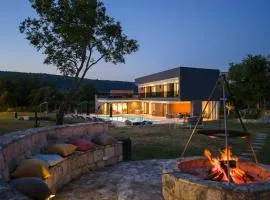 Villa Nella Foresta with private 66sqm heated pool, Whirlpool, Tennis court, Gym, Billiards, 4 en-suite bedrooms