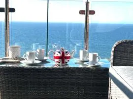 Smugglers - Sea Front - Parking - Sea Views - Balcony - 2 luxury kingsize beds