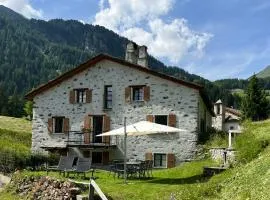Romantic standalone 5 room cottage in Valposchiavo