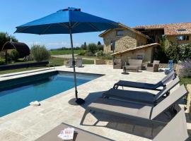 Peaceful Duplex With Vercors Mountain Views、Saint-Lattierのホテル