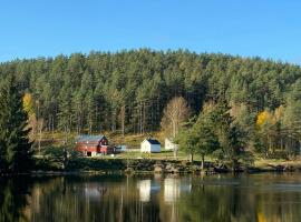 Lovely Farmhouse By Nidelva With Sauna And Hot Tub, hotellia, jossa on porealtaita kohteessa &Aring;mli