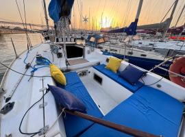 Lisbon Cosy Boat, hotel sa Lisbon