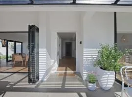 19 Beach Road
