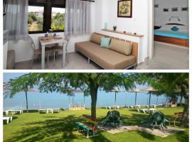 Villa Alexandra Suites, hotel in Polykhrono