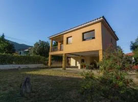 Caserna 13 - Moderna Casa de Pueblo en Maçanet