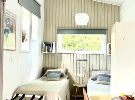 Lilla huset Bed & Breakfast - countryside guesthouse, free parking, penzion v destinaci Örebro
