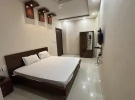 FabHotel Royal Lagoon - Near railway station gate number 1