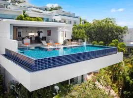 Luxury Sea View Villa Q with Pool at UniQue Residences