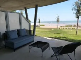 Appartement en bord de mer, 2 chambres, piscine, parking, animaux admis - FR-1-194-231