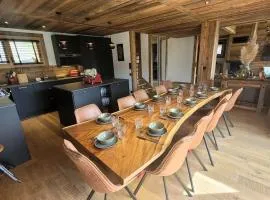 Chalet cozy à 4* avec cheminée, WiFi, et balcon proche des pistes aux Gets - FR-1-598-89