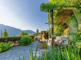 Lake house - Charming Lakeview Villa